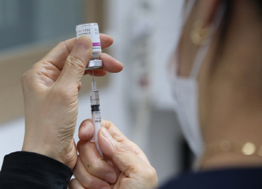 광주 한 종합병원이 일반 진료를 위해 병원을 찾은 10대에게 아스트라제네카(AZ) 백신을 실수로 접종했다.(연합뉴스)